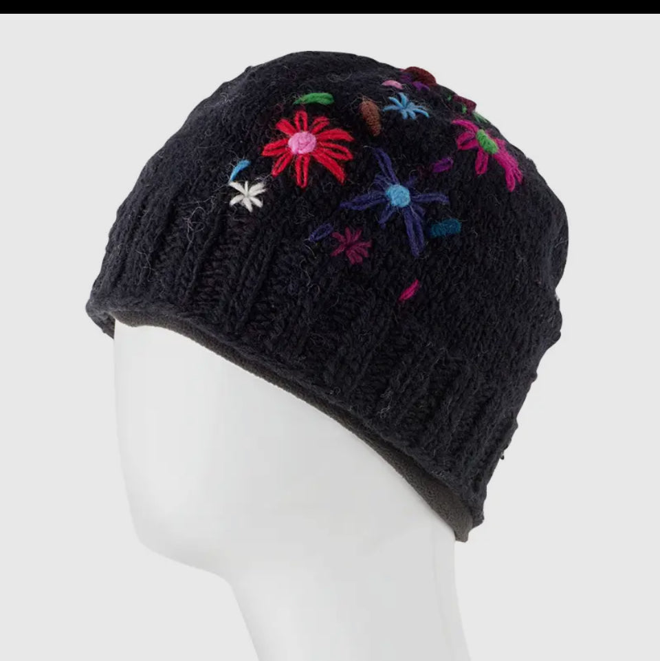 Knit hat with flowers